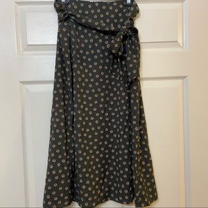 Dark green loft skirt, size 10, great condition